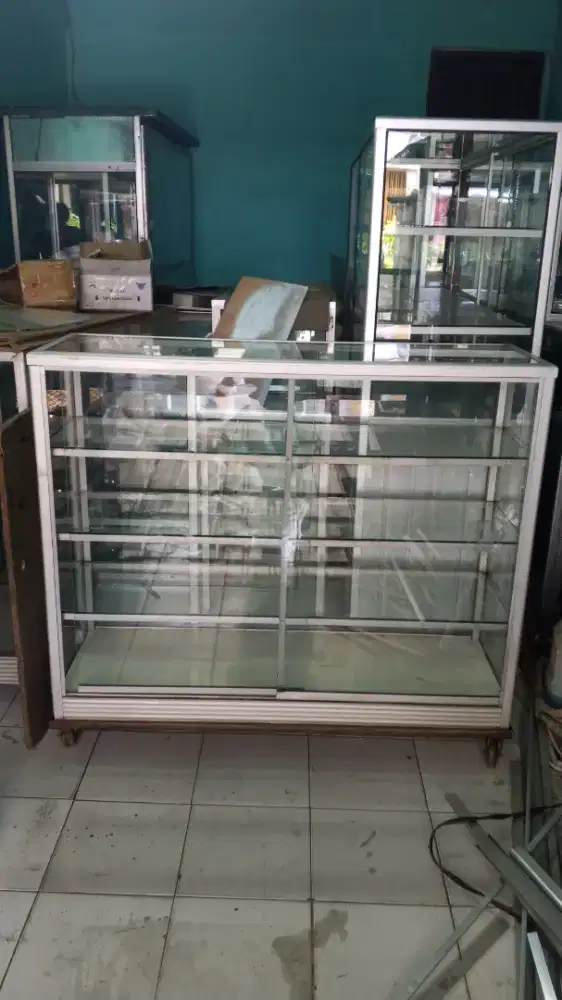 Etalase bekas ukuran 1.2 meter