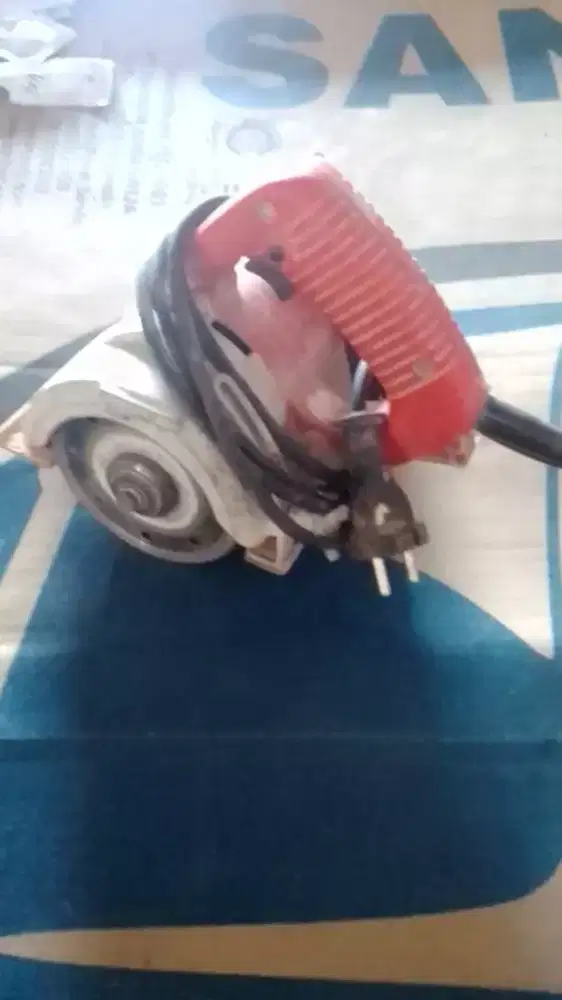 Mesin potong keramik