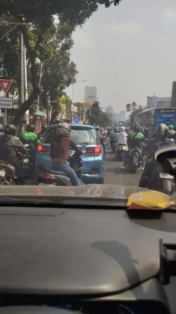 Dicari segera kurir dan driver untuk jasa pengiriman
