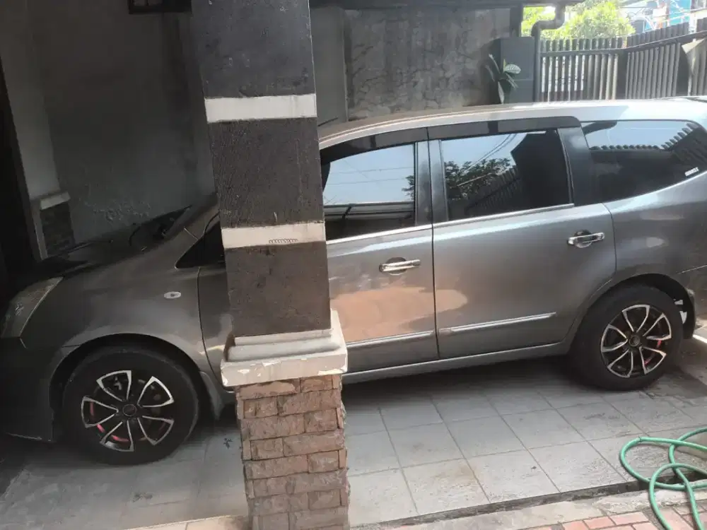 Di Jual Mobil Nissan Grand Livina XV 2011