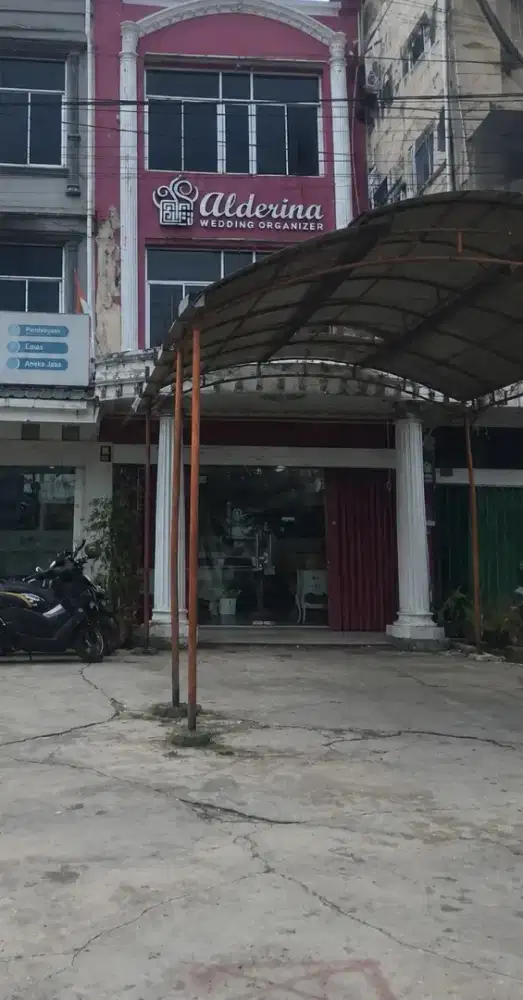 Jual Ruko 3 Lantai beserta Peralatan Singgasana Pelaminan