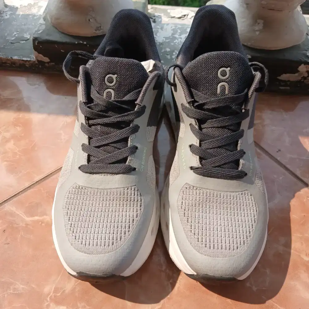 SEPATU LARI ON CLOUD RUNNING 43