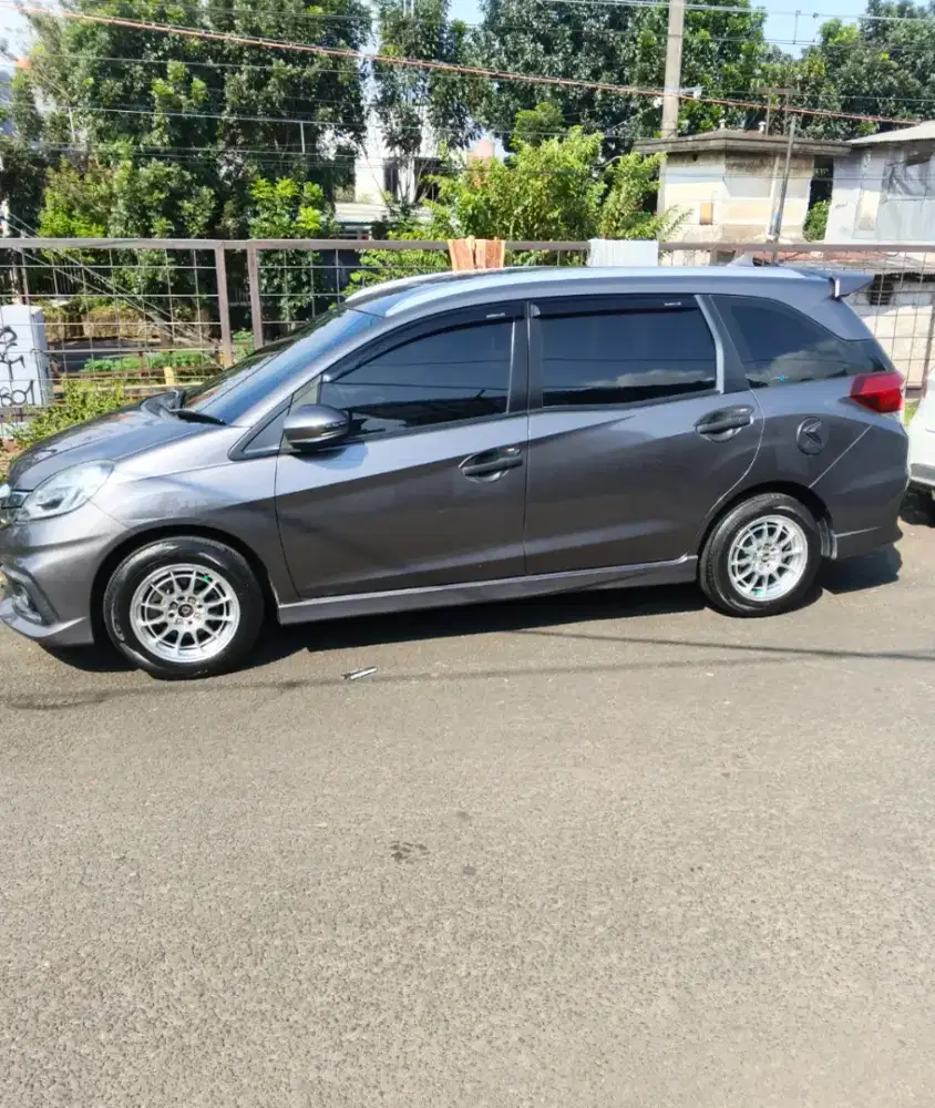 Dijual Honda Mobilio RS facelift 2016 auto matic