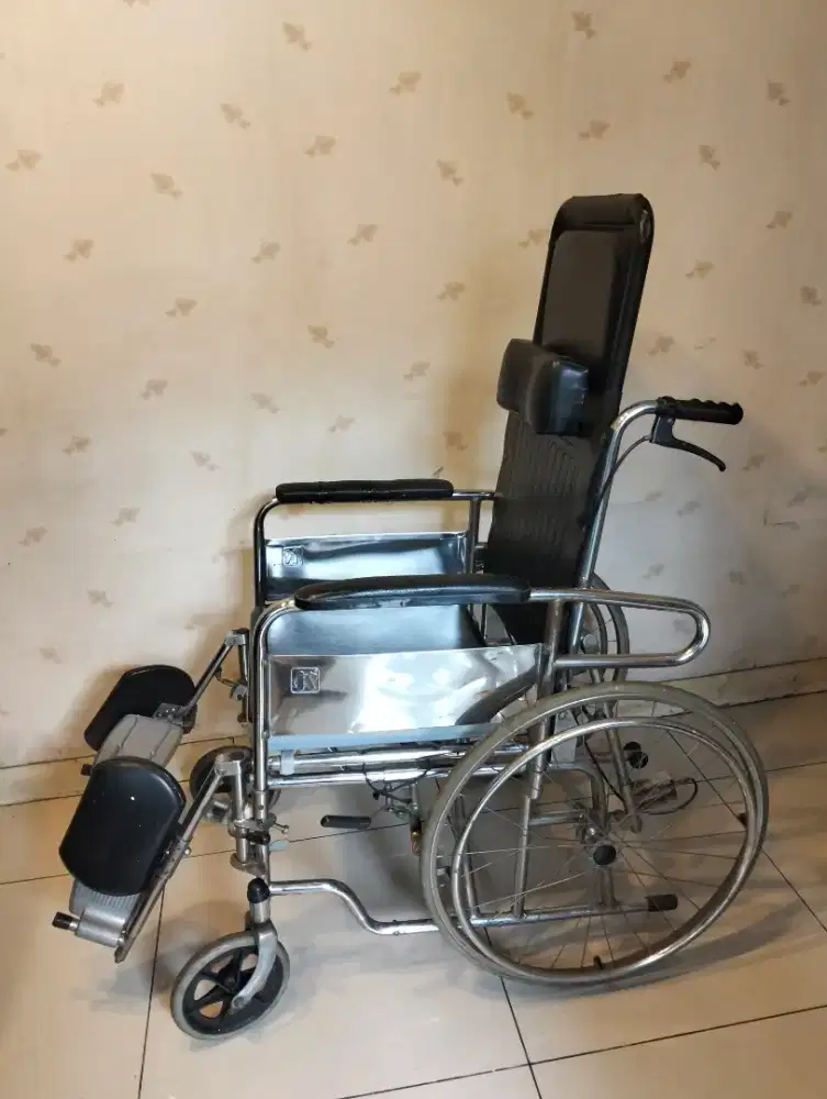 Kursi Roda Anti Kempes Bekas