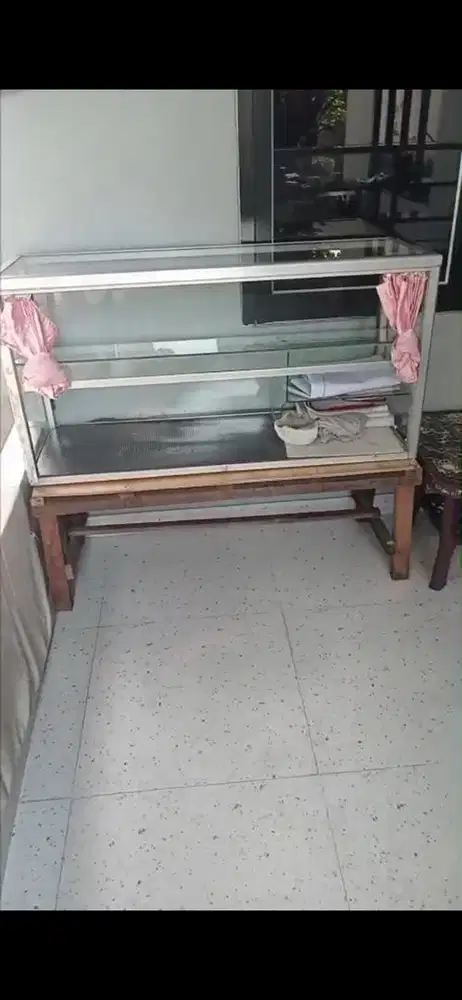 ETALASE BONUS MEJA