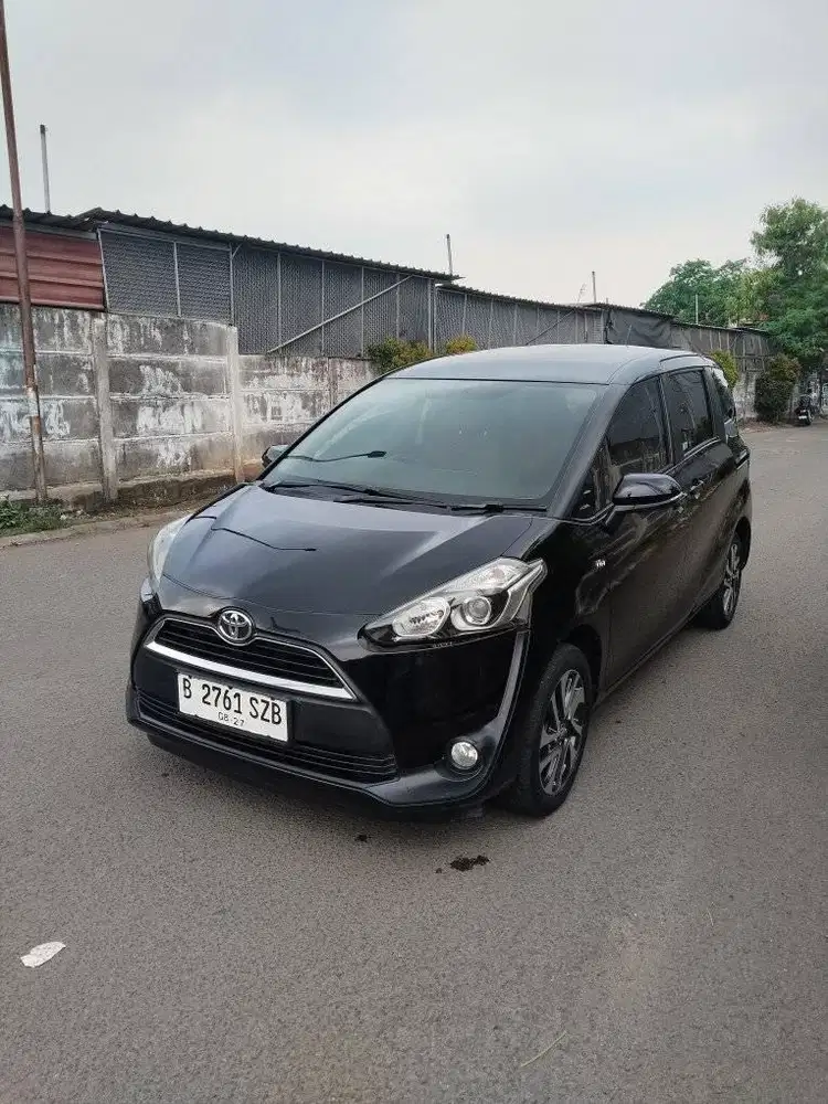 Toyota Sienta V Matic 2017 hitam 5juta