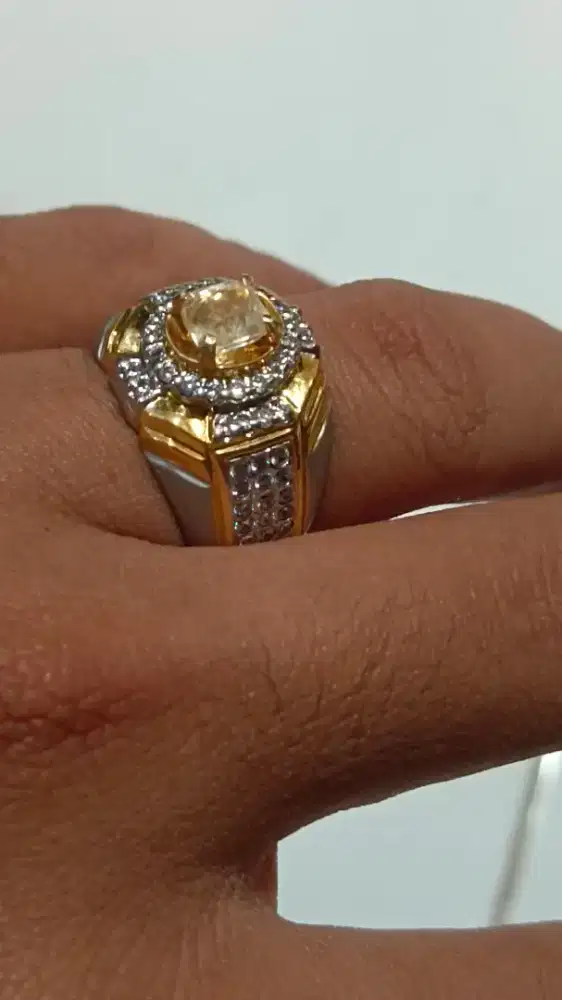 Natural Yellow safir