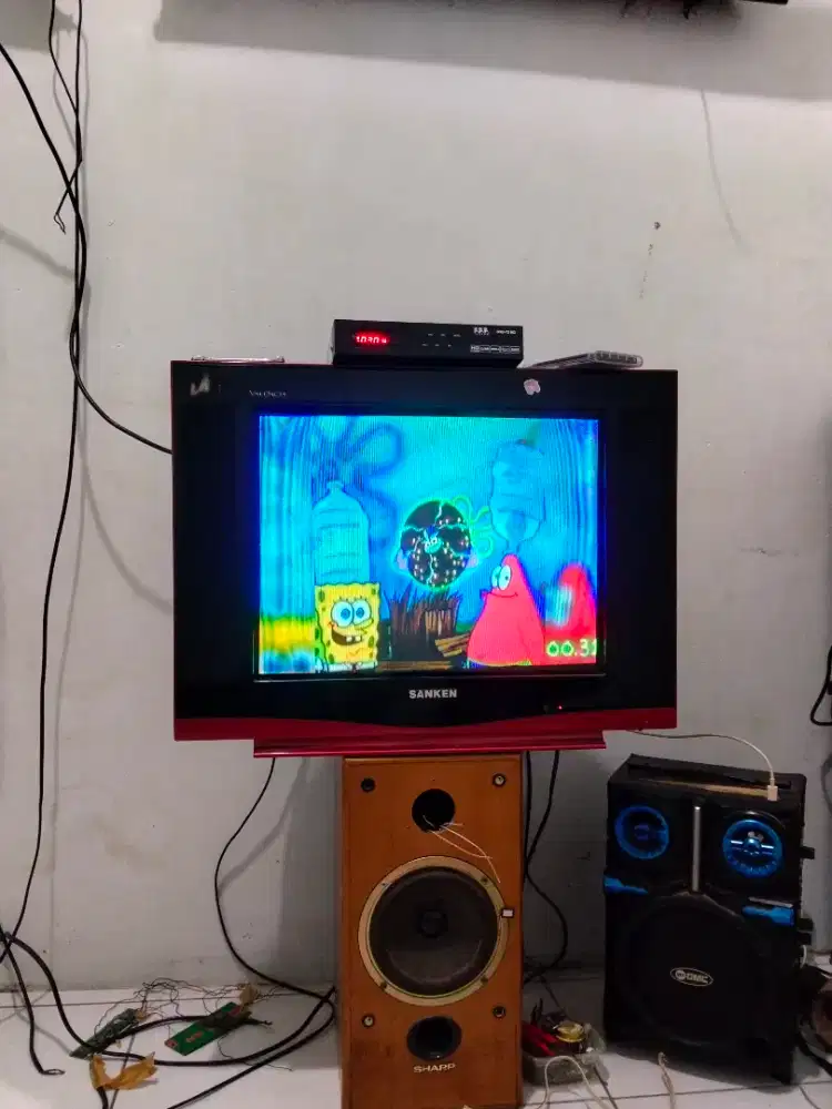 Di jual tv tabung merk Sanken 21 inch siap pake