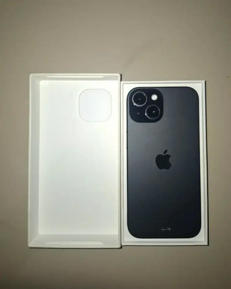 Iphone 15 128gb ibox warna hitam BH 96% Fullset