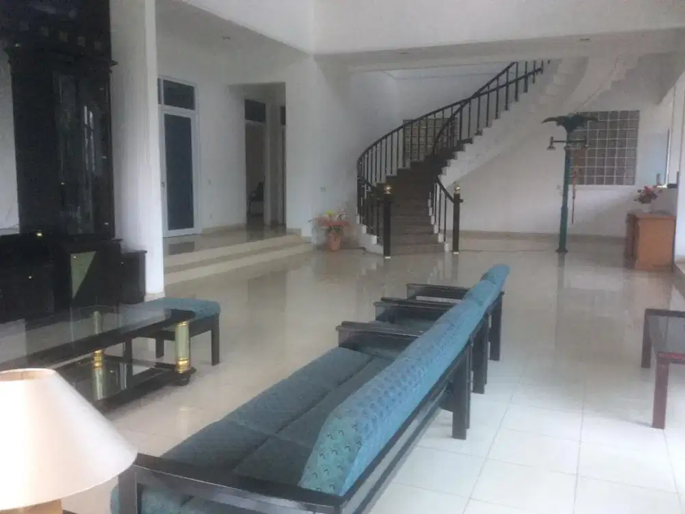 Rumah Besar Lahan Luas di Pasadaluyu Bandung Utara