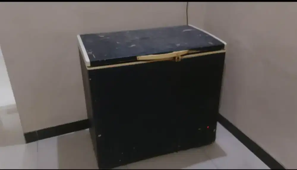 Freezer bekas pakai kondisi masih normal
