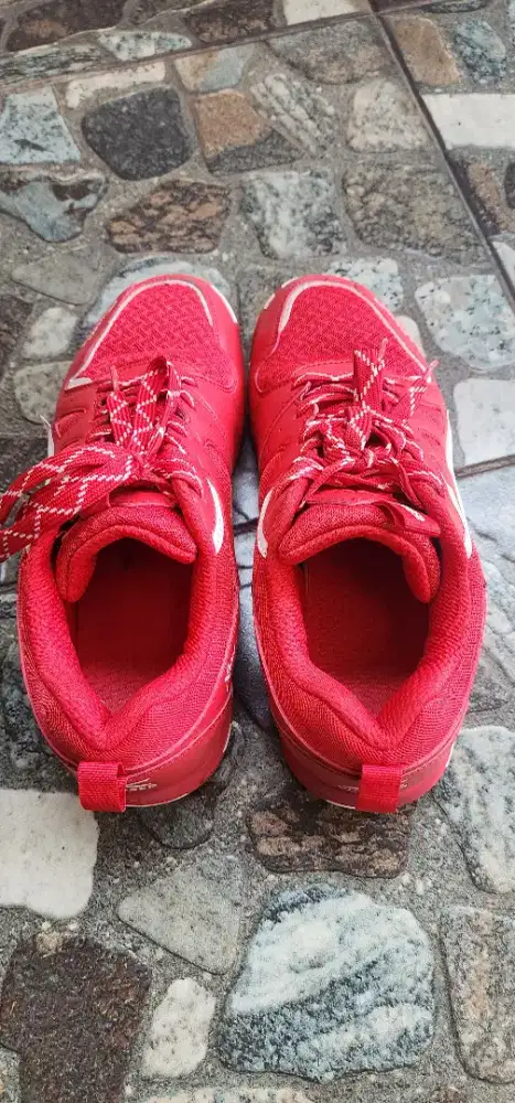 Sepatu Badminton Hundred HNDRN XOOM II