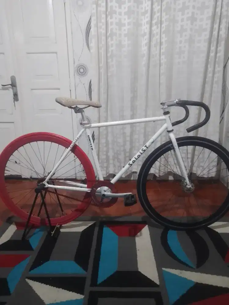 Sepeda fixie soloist 01