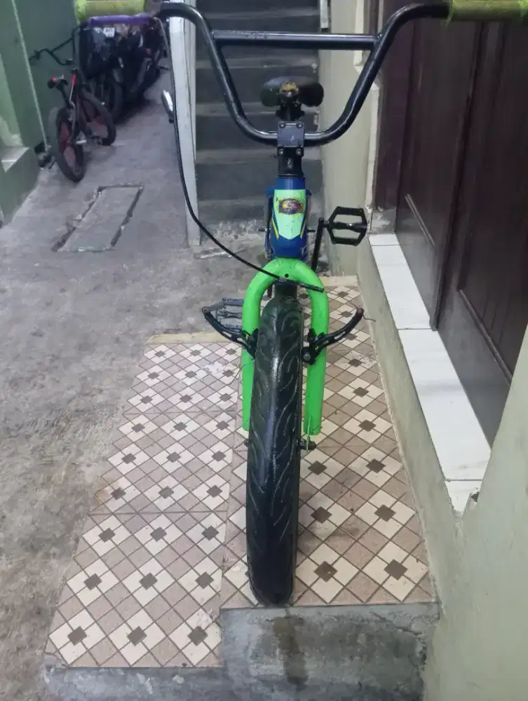 Di jual sepeda BMX merek Genio