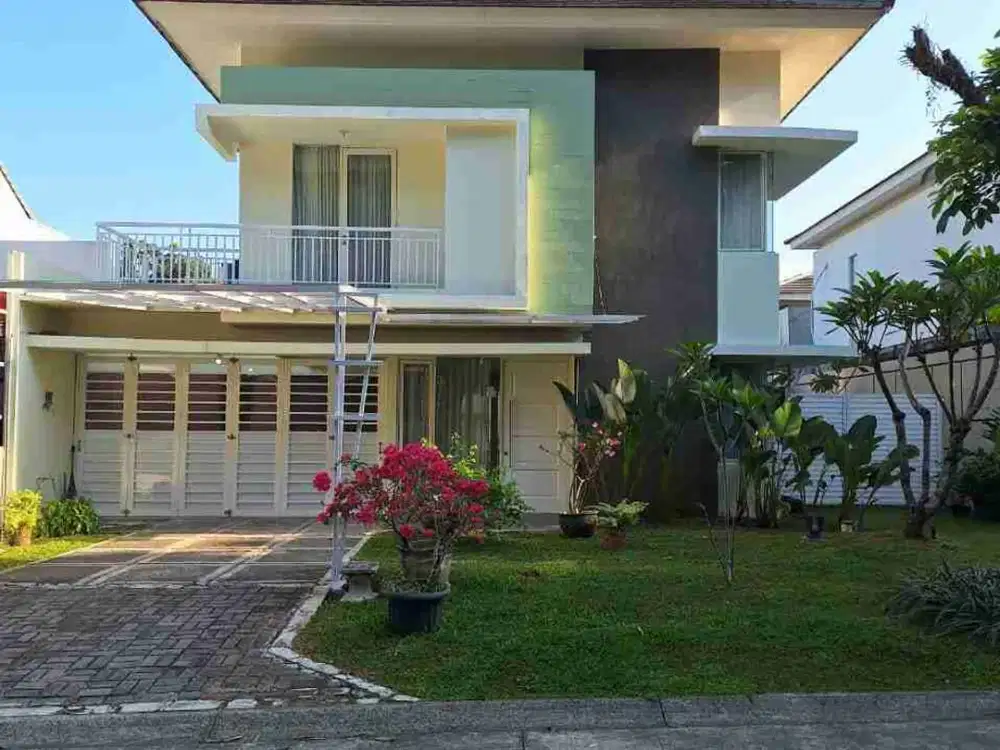 dikontrakkan rumah dua lantai bagus siap huni