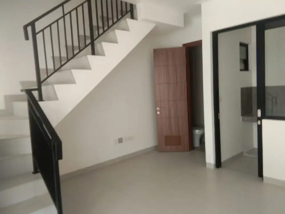 BISA NEGO!! Disewa Rumah 3 Lantai Siap Huni di PIK 2