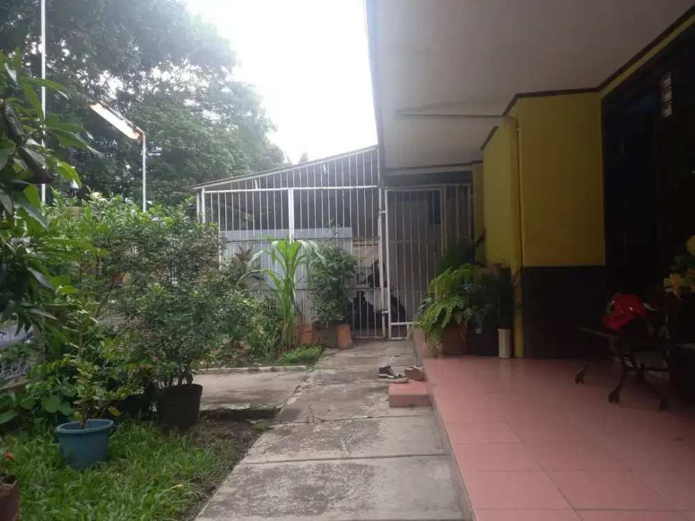 Rumah terawat siap huni di pelajar pejuang lengkong