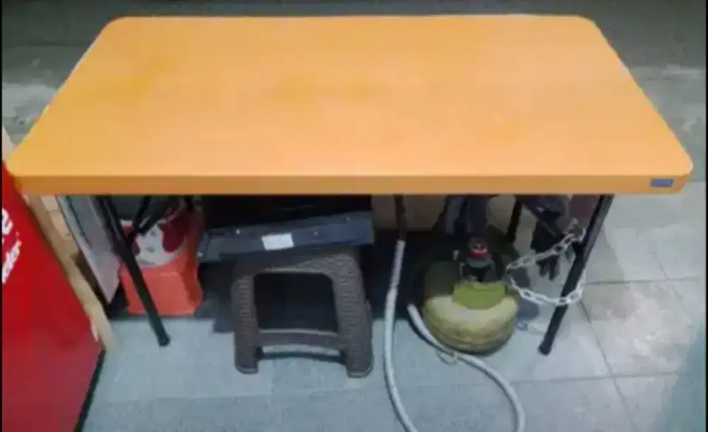 Meja lipat multifungsi  UMKM
