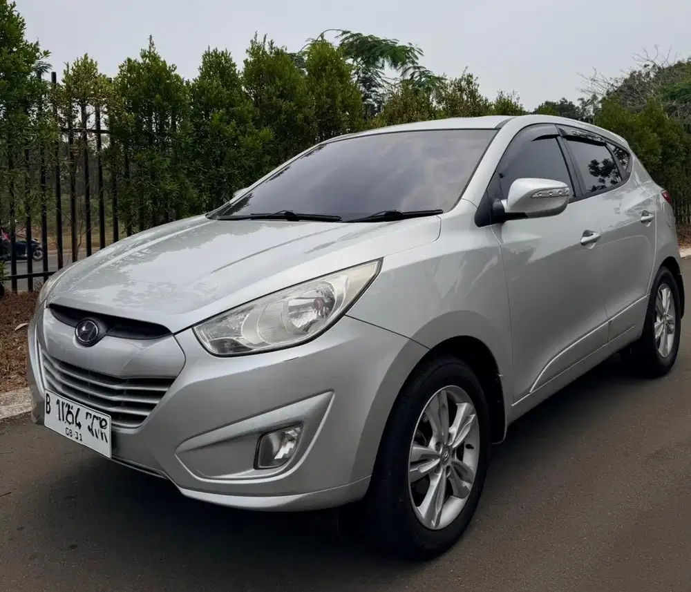 Hyundai Tucson 2011 silver low km like new siap pakai
