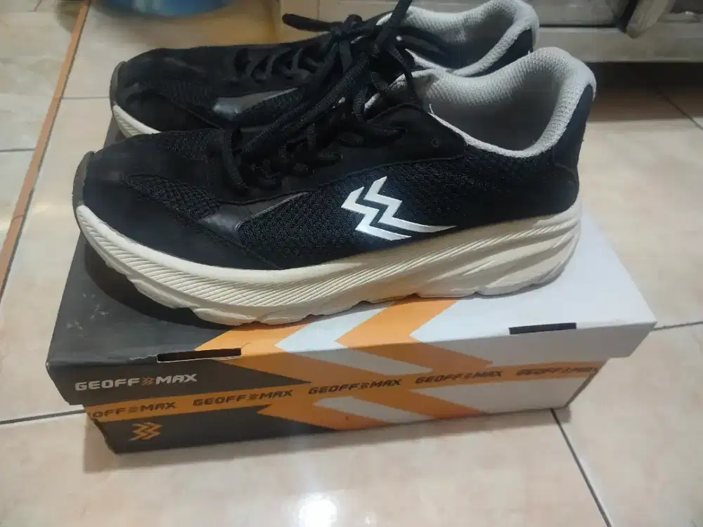 Sepatu geoff max finestone black white walking shoes