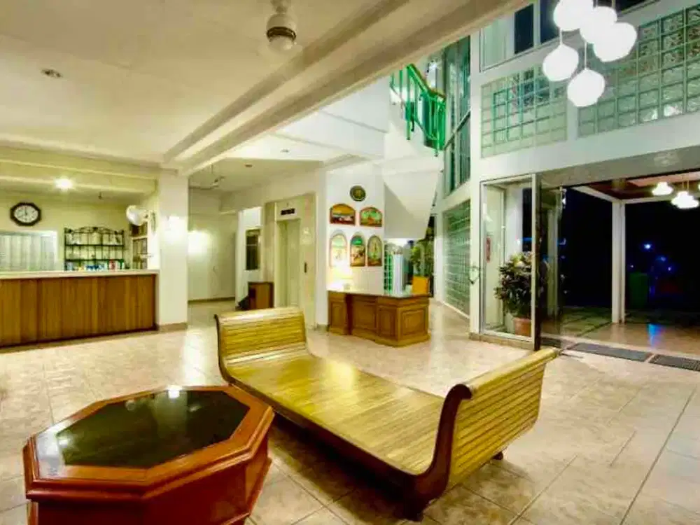 DIJUAL HOTEL 6 LANTAI dekat RAYA DARMO SURABAYA, NUANSA TROPIS DESIGN by ATELIER 6 Architect Jkt.