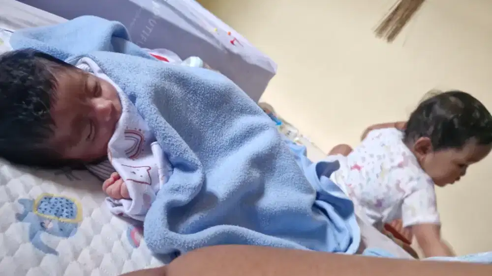 Dicari ART Pengasuh Bayi Newborn Pulang Pergi (PP) - Tidak Menginap