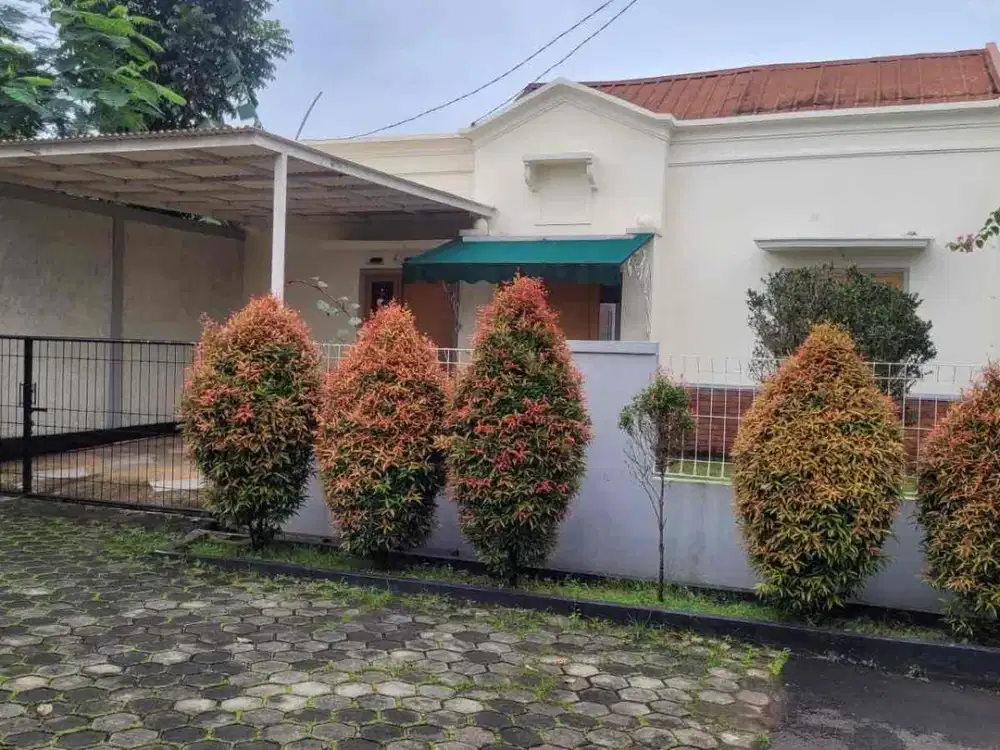 Rumah Graha Bintaro Plumeria Luas Tanah 180 Murah, Ada Halaman Belakang Siap Huni Hanya 2.6M nego sampai jadi. Satu Lokasi dengan Vazza