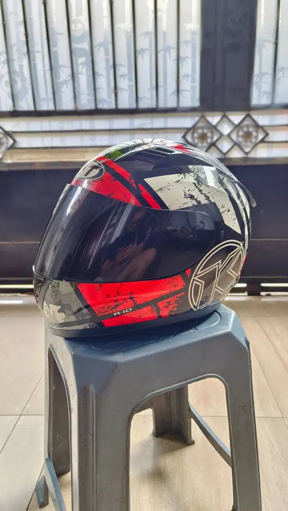 HELM KYT R10 Minus Pemakaian