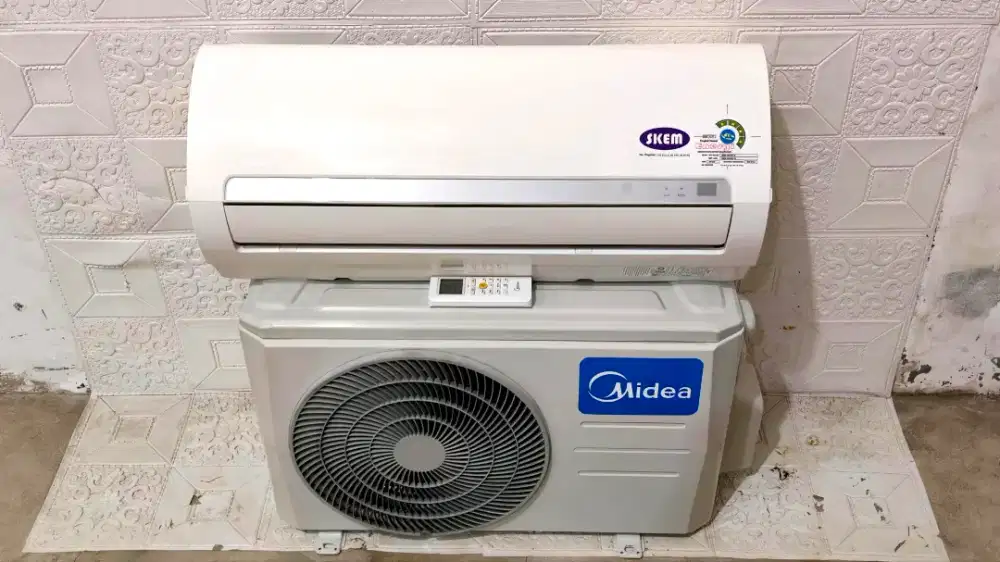 AC MIDEA 1/2 PK LIKE NEW TERIMA DINGIN