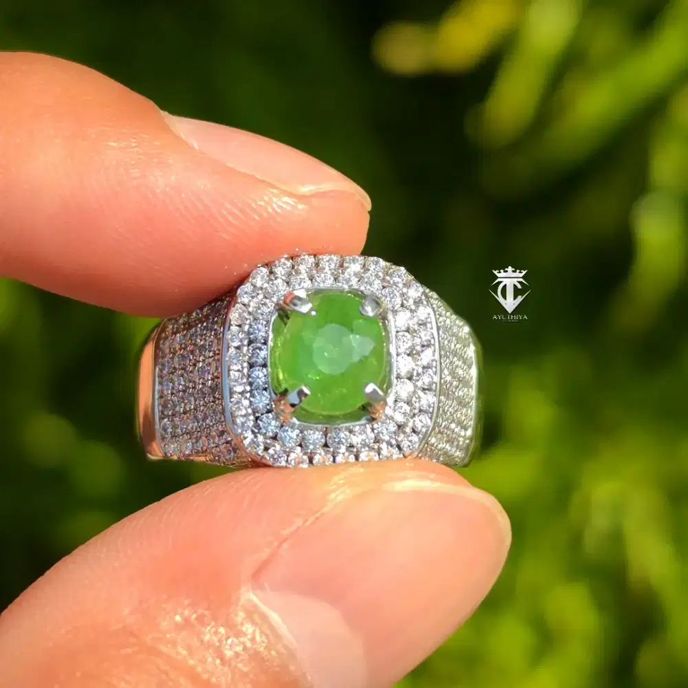 Batu Permata Natural Tsavorite Garnet Tanzania 2.34 Ct NTE CGL Memo