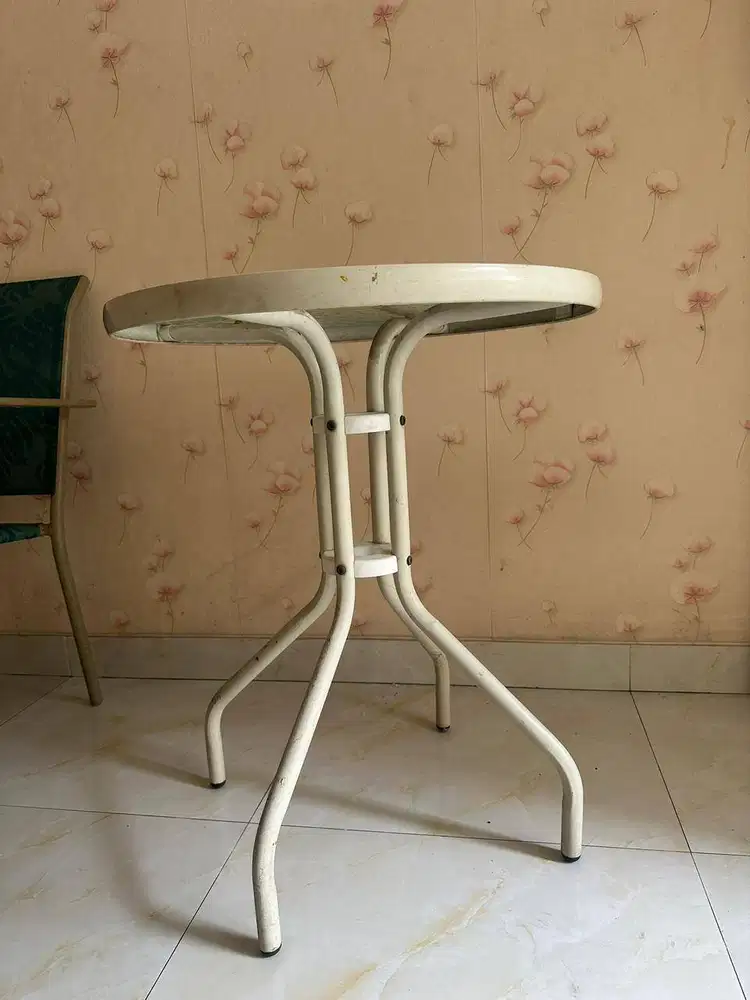 Meja Teras Bundar Kaca 60cm Rangka Besi Meja Bistro Taman Bekas Nego