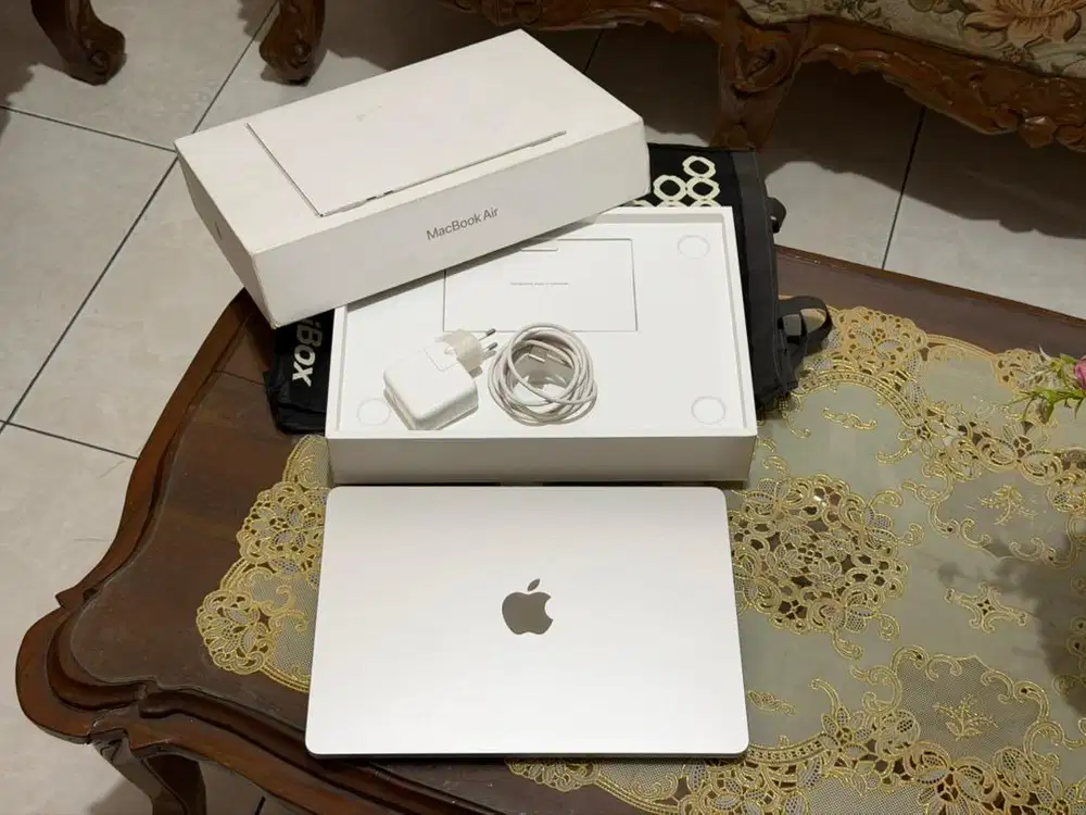 Macbook Air M2 16/256gb iBox garansi on september 2027 NET
