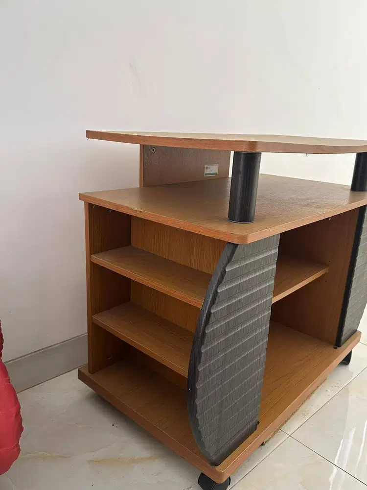 Rak TV Kayu Beroda Meja TV Bufet Rak Serbaguna Bekas Mulus