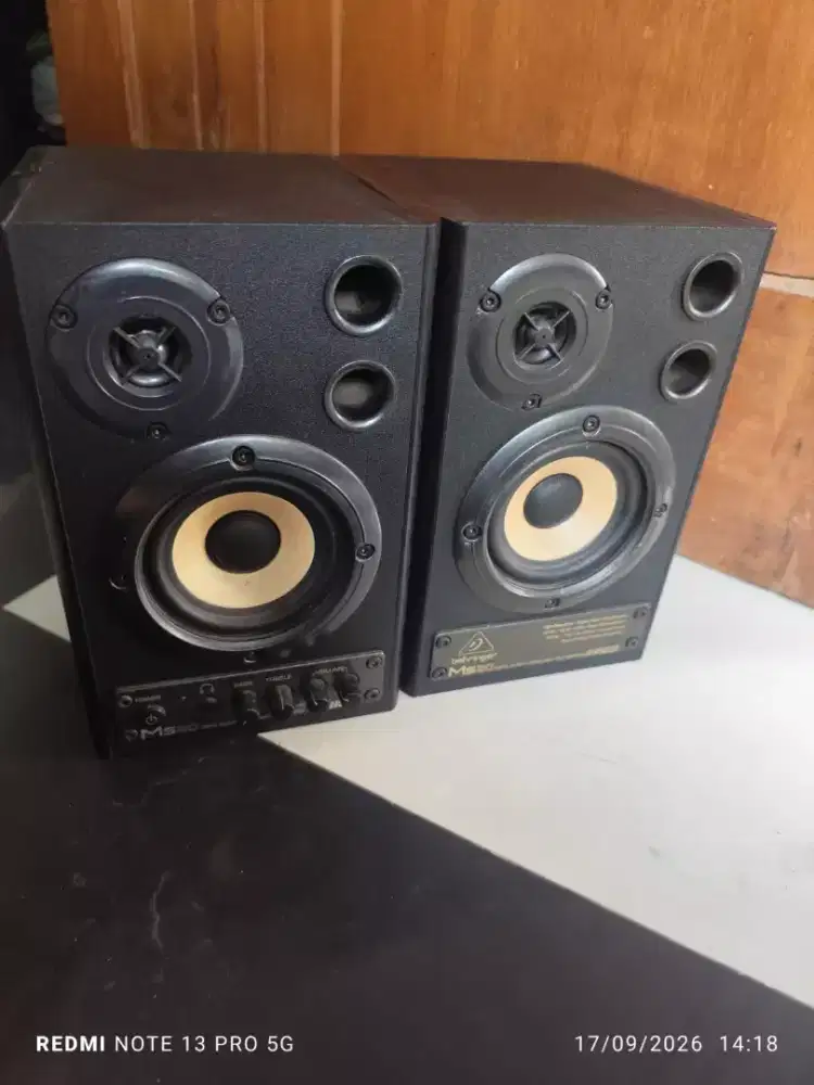 Sepasang speaker monitor recording aktif Behringer MS20 digital