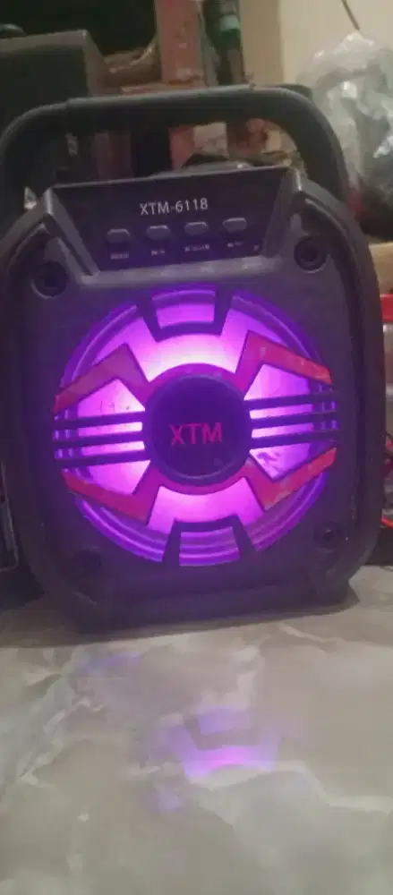 Speaker bluetod merk XTM 6118 siap pakai