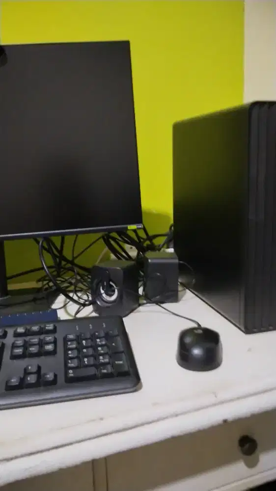 Komputer desktop  i5 gen 10 ram 16 giga vga 4 MB ssd 3 T