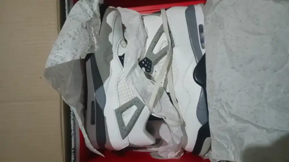 Sepatu air jordan 4 retro