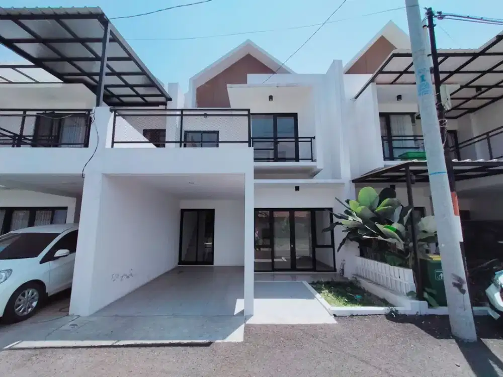 Rumah baru 2 lantai di The Avanty jalan Cipamongkolan, Kota Bandung