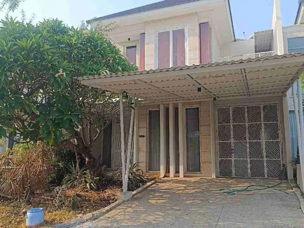 Rumah minimalis 2 lantai semi perabot di perumahan elite Pakuwon Indah