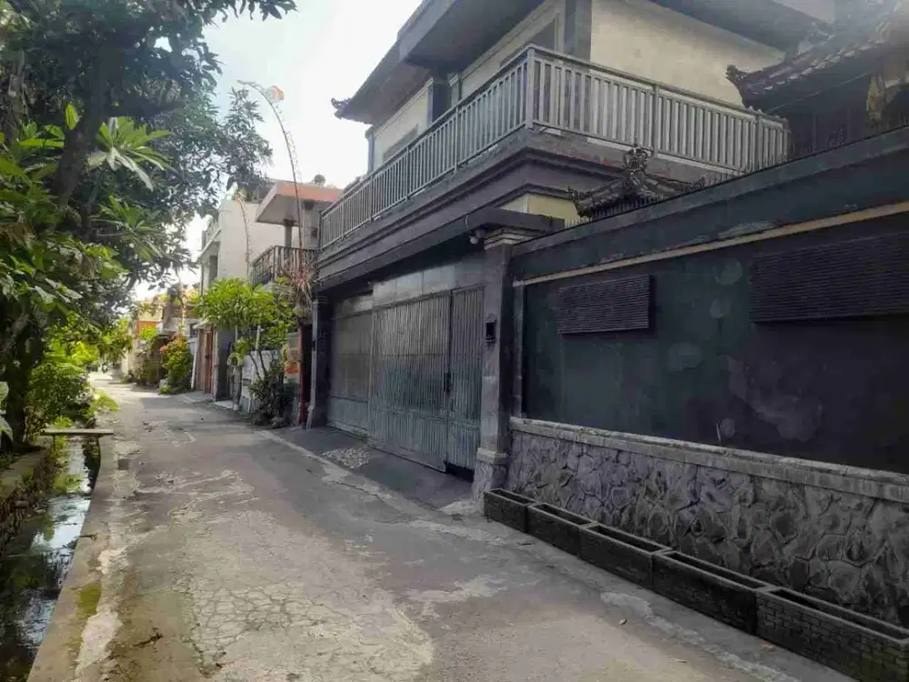 rumah lantai 2 sesetan