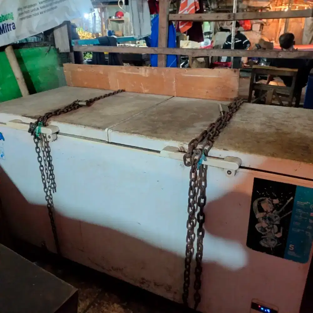 Di jual priser 900 liter, 2 pintu merek RSA