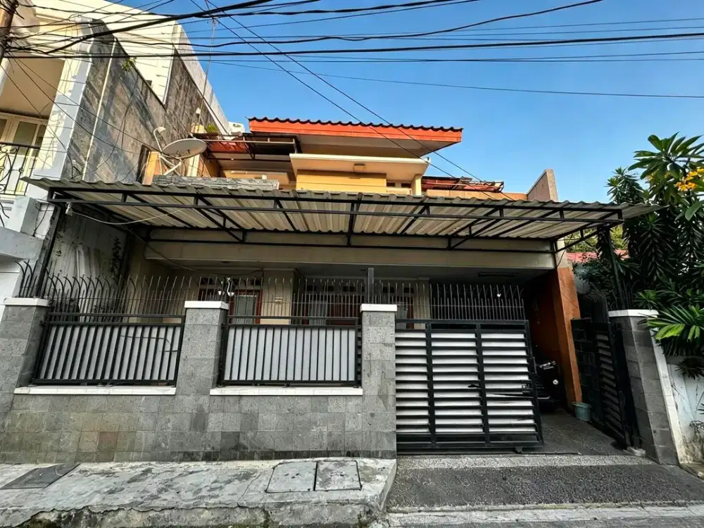 Rumah Tebet Jakarta Open Space Parking 13 Mobil