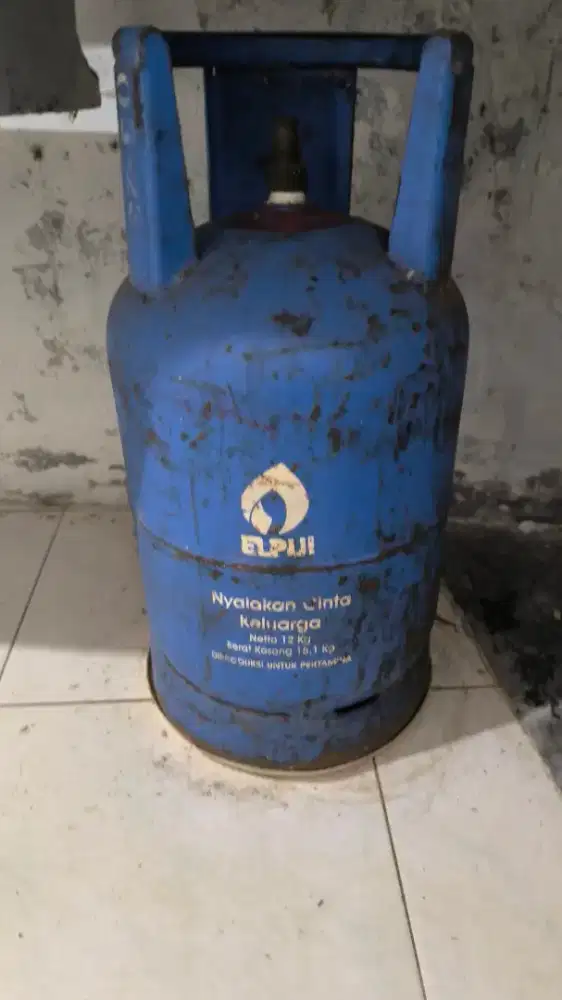 Tabung gas elpiji dan cosmos rice box