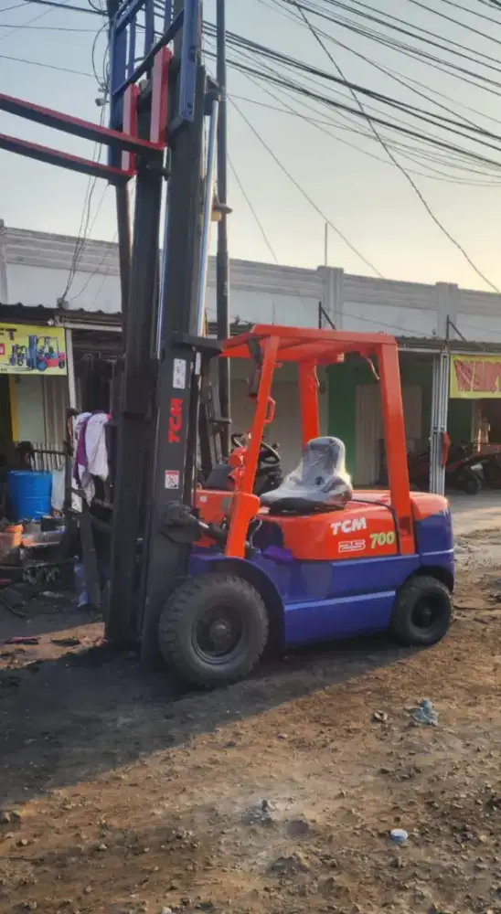 Dijual Forklift TCM 2,5 Ton,3 Meter,Manual,Mesin Isuzu,Tahun 2002