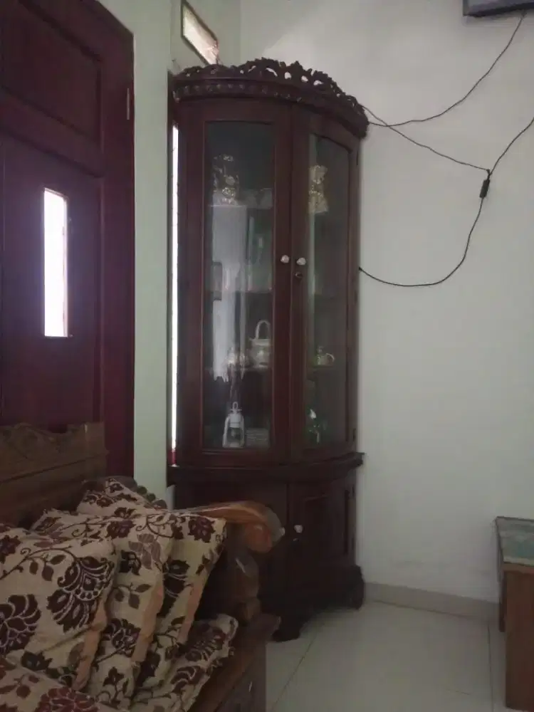 Lemari bufet pajangan jati