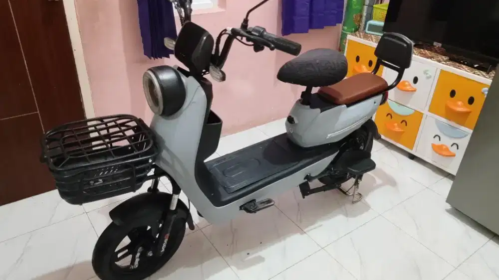 sepeda listrik kondisi baik