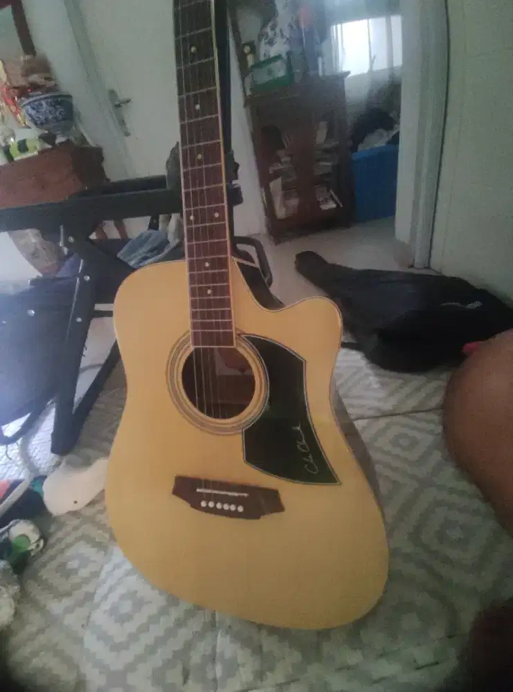 Dijual cepat ..Gitar Akustik lagi BU