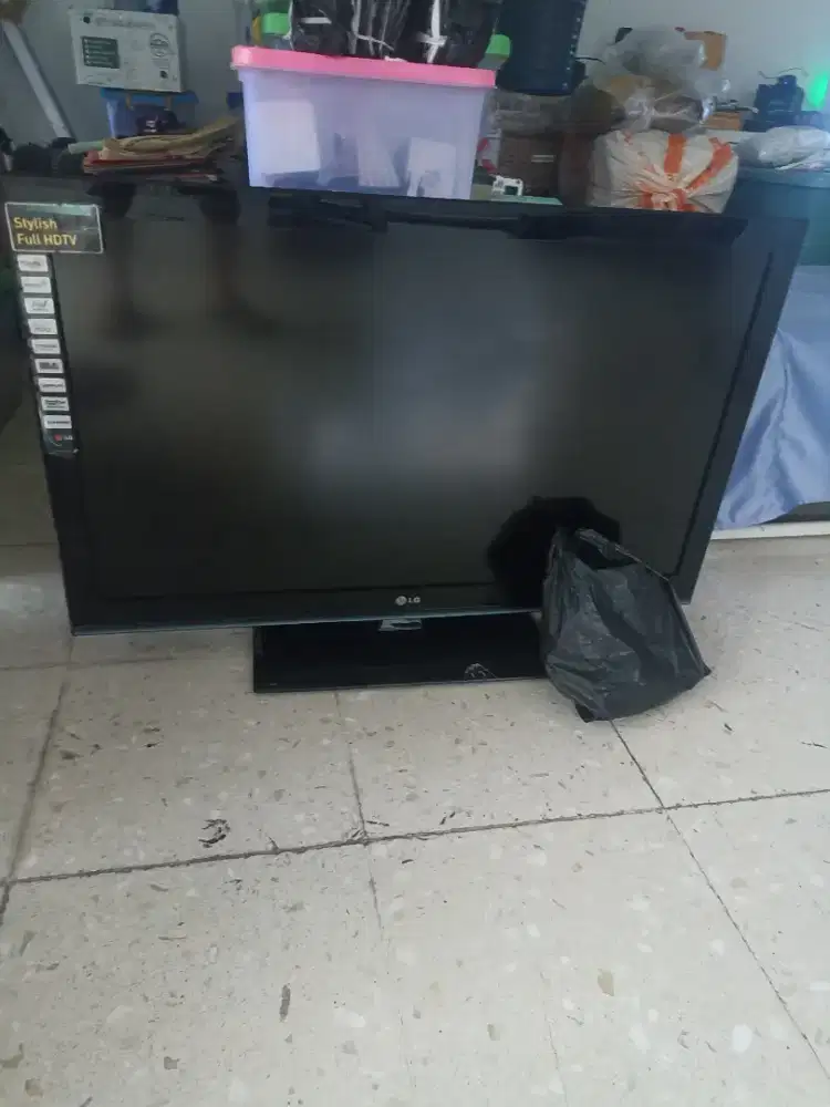 Tv LCD Merck LG warna Hitam 42