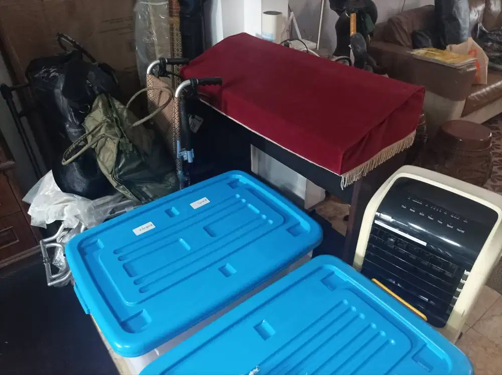 GARAGE SALE furniture jati meja kursi lemari piano kabinet sofa dll