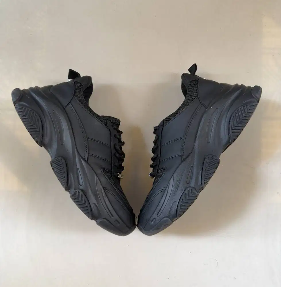 Steve Madden Dragon chunky sneakers warna hitam